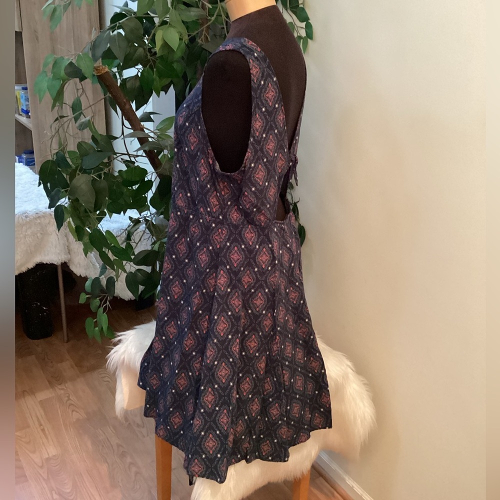 Torrid red medallion sleeveless challis skater dress Woman’s size 1 - Picture 2 of 16